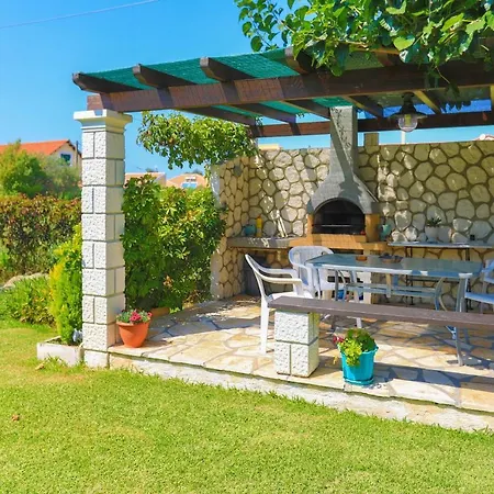 Apartamento Litsa *